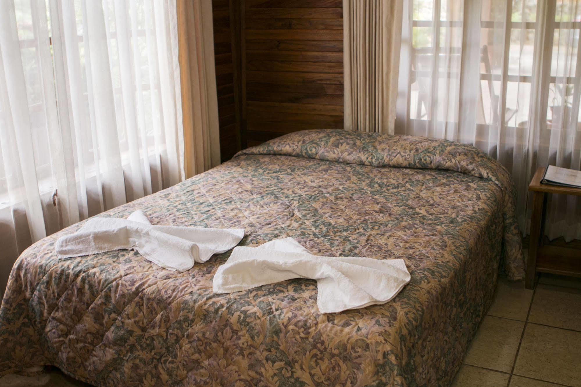 Santa Elena Lodge Cuajiniquil Extérieur photo